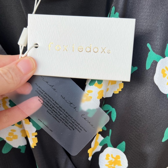 NWT Foxiedox Floral Black and Yellow Mini Dress with Ruching Size Medium - Picture 4 of 12